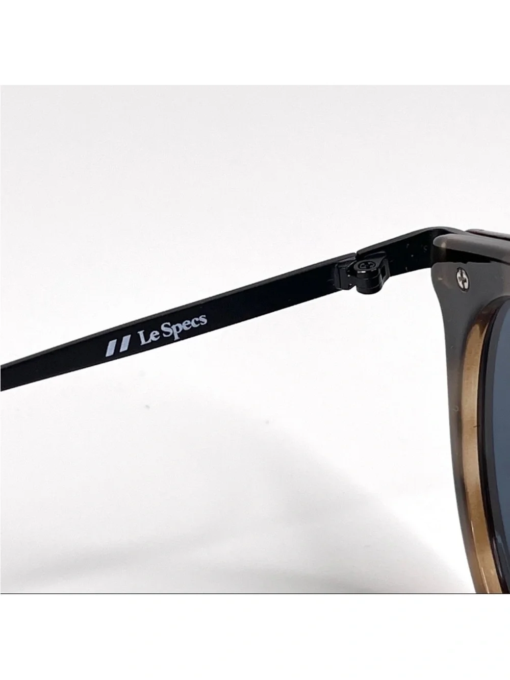 Le Specs le specs